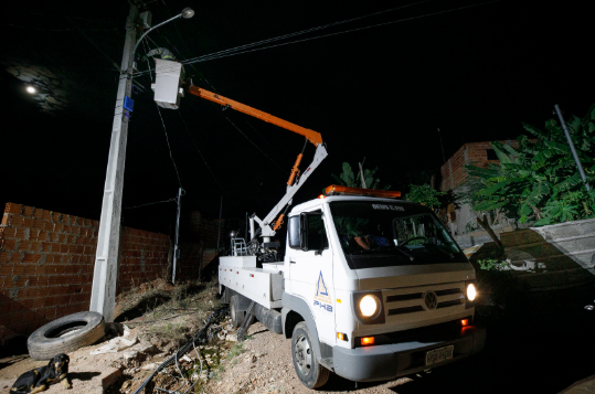 Prefeitura realiza manuten��o de 28 mil pontos de ilumina��o p�blica em Cuiab�