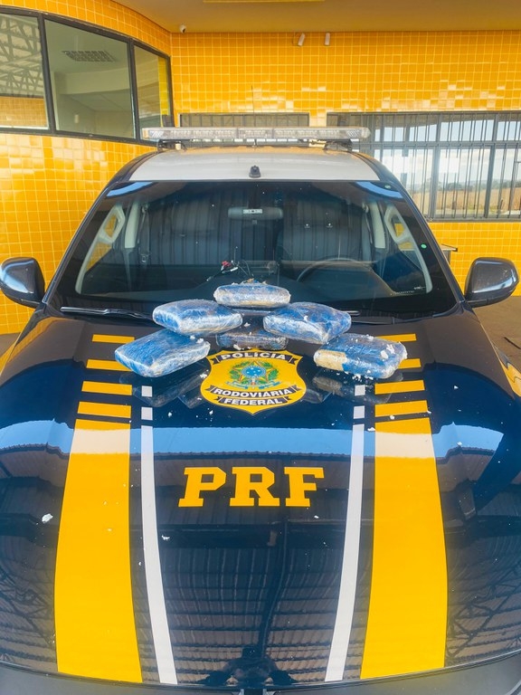 PRF apreende droga em bagagem de passageira de �nibus em Barra do Gar�as/MT