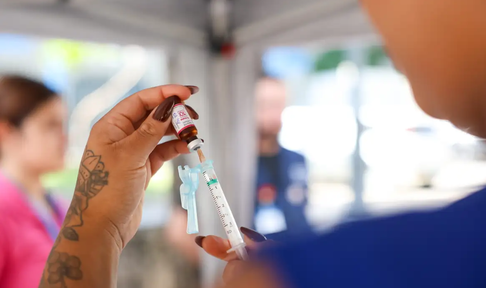 Vacina meningoc�cica refor�ada amplia prote��o para beb�s de 1 ano