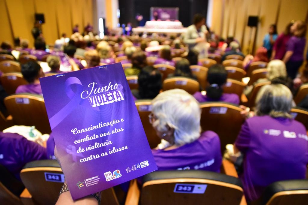 Setasc realiza semin�rio em prol do enfrentamento � viol�ncia contra idosos em Cuiab�