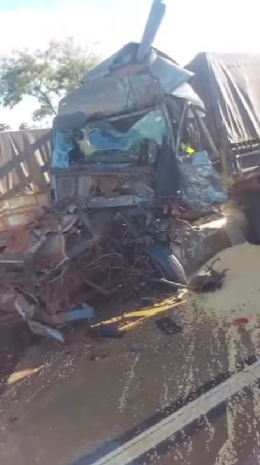 Colis�o entre seis ve�culos interdita BR-364 em Jaciara e deixa uma pessoa morta