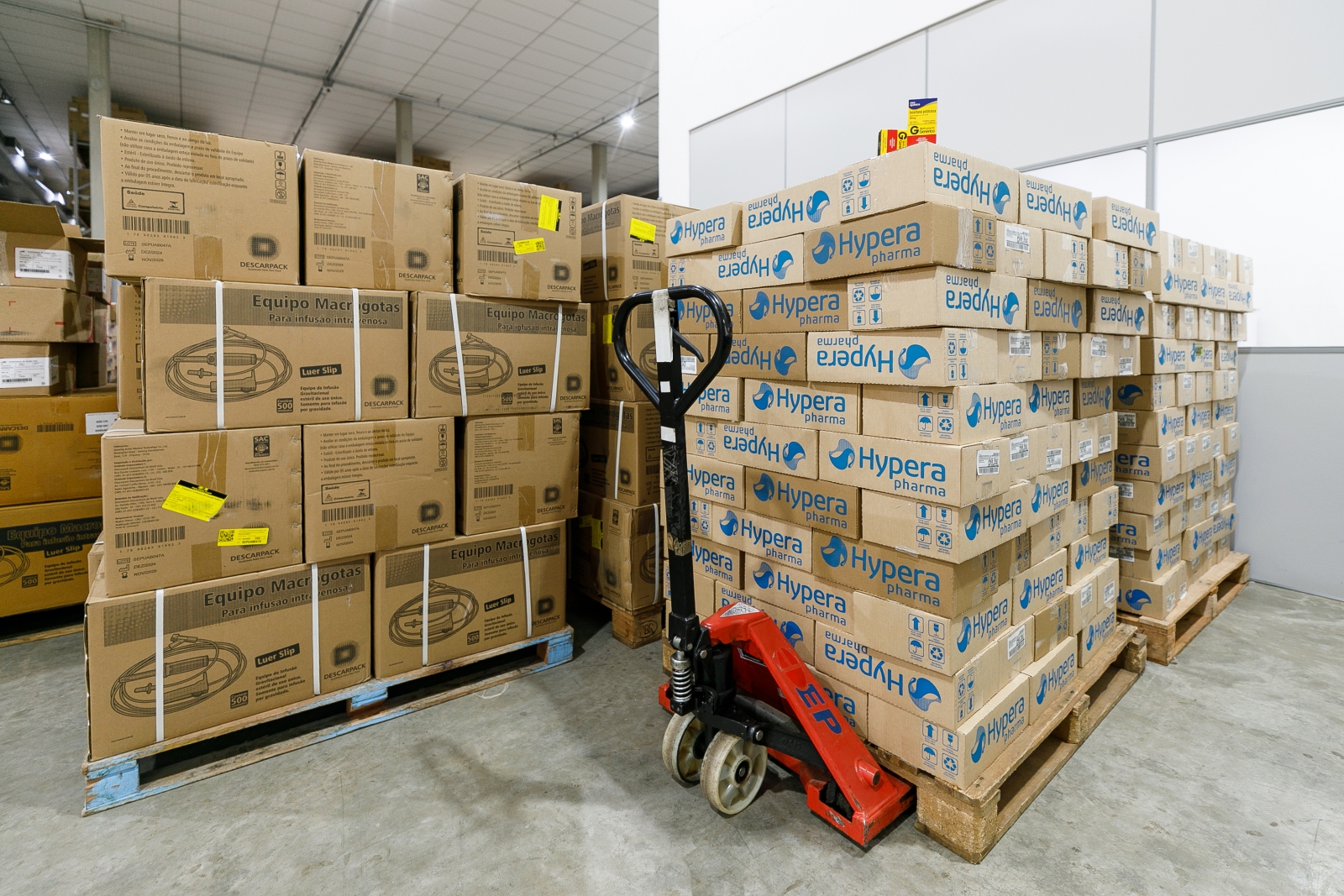 Cuiab� recebe nova remessa de medicamentos e avan�a na regulariza��o do abastecimento