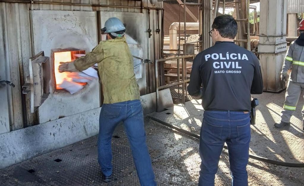 Pol�cia Civil incinera 50 quilos de coca�na em Alto Araguaia