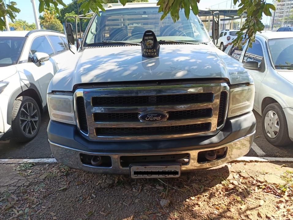 PM apreende 61 por��es de entorpecentes, prende faccionado por tr�fico e recupera caminhonete furtada