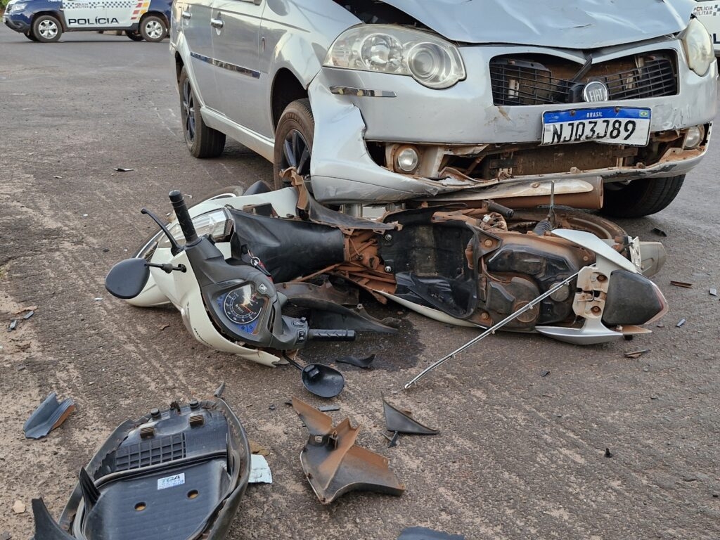 Colis�o entre carro e moto deixa uma mulher morta em Tangar� da Serra