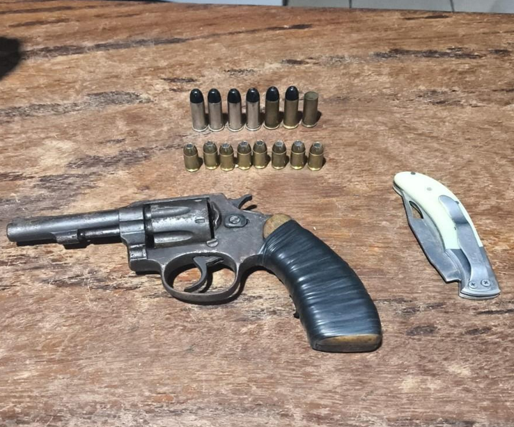 Homem � preso por viol�ncia dom�stica e porte ilegal de arma na zona rural de Juara