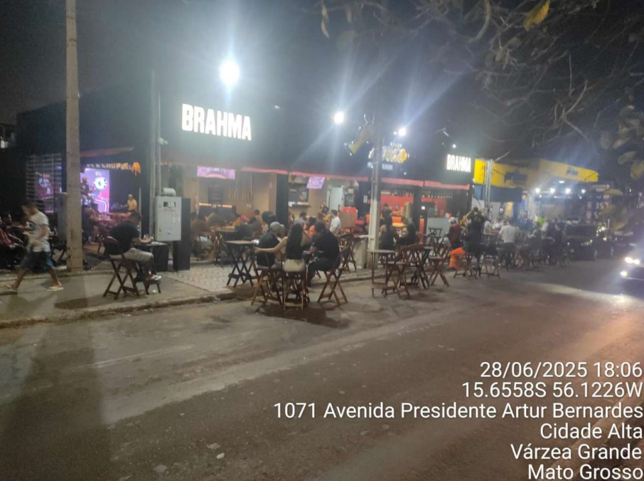 Bares s�o notificados por uso irregular de cal�adas e vagas de estacionamento em V�rzea Grande