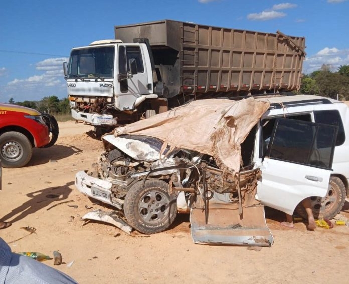 Coliso frontal entre SUV e caminho deixa cinco feridos na MT-208, em Carlinda