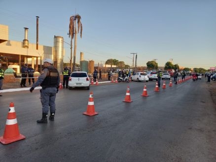 Fiscaliza��o prende 41 motoristas embriagados e remove 168 ve�culos