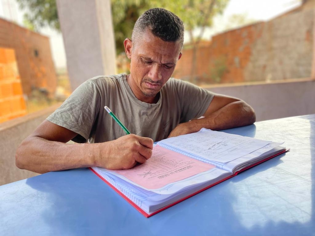 Taxa de analfabetismo em MT cai para 3,8% e atinge menor n�vel desde 2016, segundo IBGE