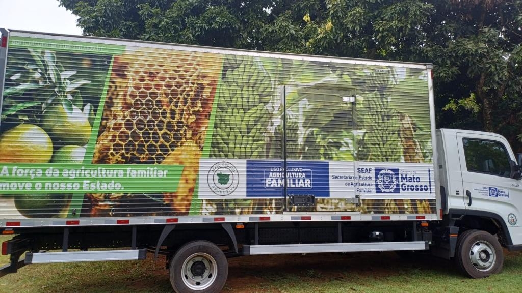  Governo de MT beneficia agricultores de pequena escala com doa��o de caminh�es-ba� para escoar produ��o