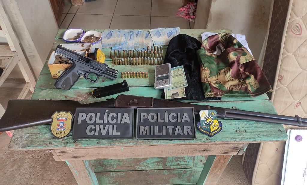 A��o integrada da PM e Pol�cia Civil recolhe armas, muni��es e por��es de maconha em zona rural
