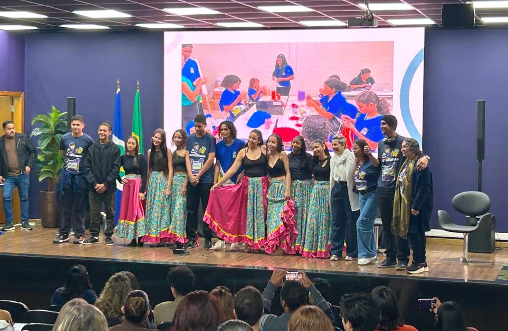 Seduc alinha com servidores aes da Educao em Tempo Integral na rede estadual