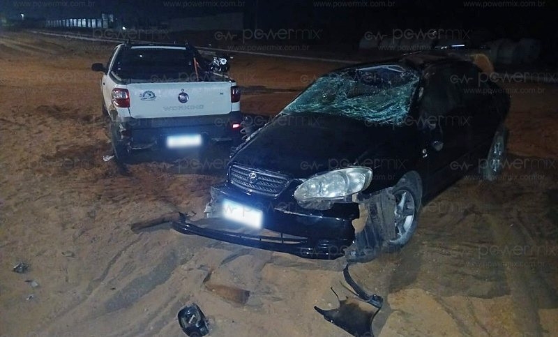 Motorista foge ap�s colis�o e capotamento em avenida de Nova Mutum