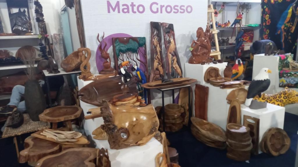 Sedec inaugura espa�o com pe�as do artesanato mato-grossense no Shopping Esta��o