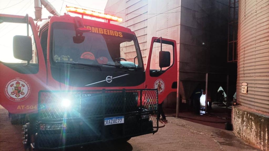 Corpo de Bombeiros extingue inc�ndio em silo de cereais