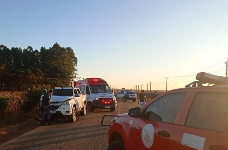 Duas pessoas ficam feridas em colis�o entre moto e caminhonete em Confresa